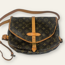 Load image into Gallery viewer, Louis Vuitton Saumur 30 Messenger Bag
