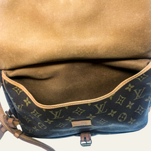 Load image into Gallery viewer, Louis Vuitton Saumur 30 Messenger Bag
